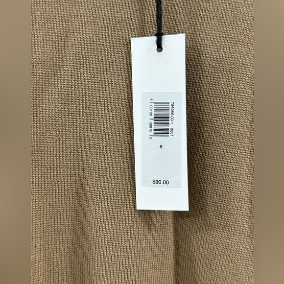 Sleeveless Sweater - Picture 2 of 3